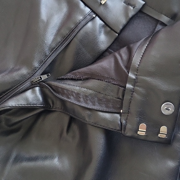 ZARA FAUX LEATHER PLEATED SHORTS - Picture 7 of 8